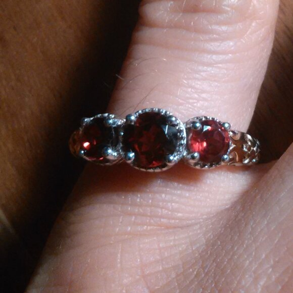 Mozambique Garnet Sterling Silver Trilogy Ring (Size 6) - Picture 1 of 15